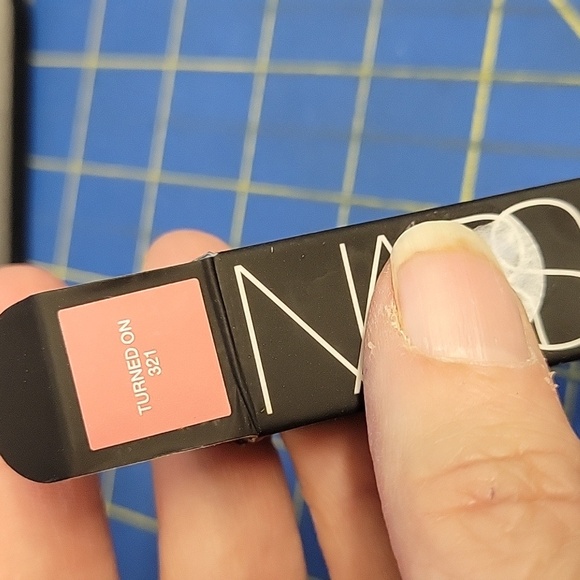 NARS Lipstick Satin Finish 321 Turned On New - Picture 3 of 3